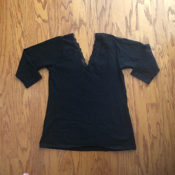 Torrid’s NWT Black Foxy Lace Trim Tee Size 1X - Picture 5 of 9